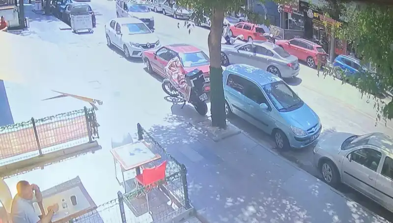 Karşıdan Karşıya Geçerken Araba Çarpan Kişi Yaşam Mücadelesi Veriyor