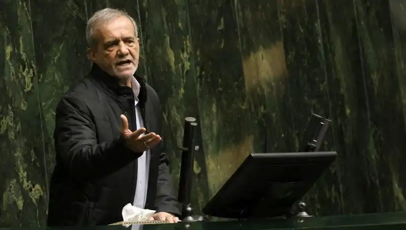 İran Cumhurbaşkanı Yardımcısı Lüks Geziyle Krizi Tırmandırdı, Görevden Alındı!