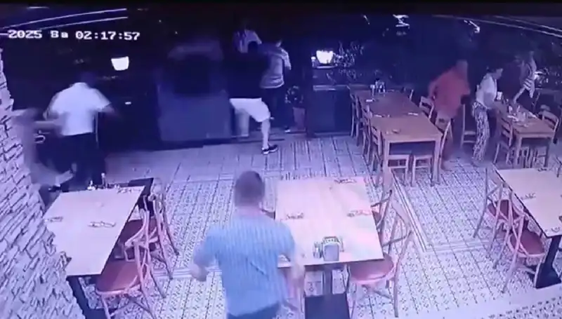 Deprem Anı Güvenlik Kamerasında Görüntülendi: Şok Edici Anlar!