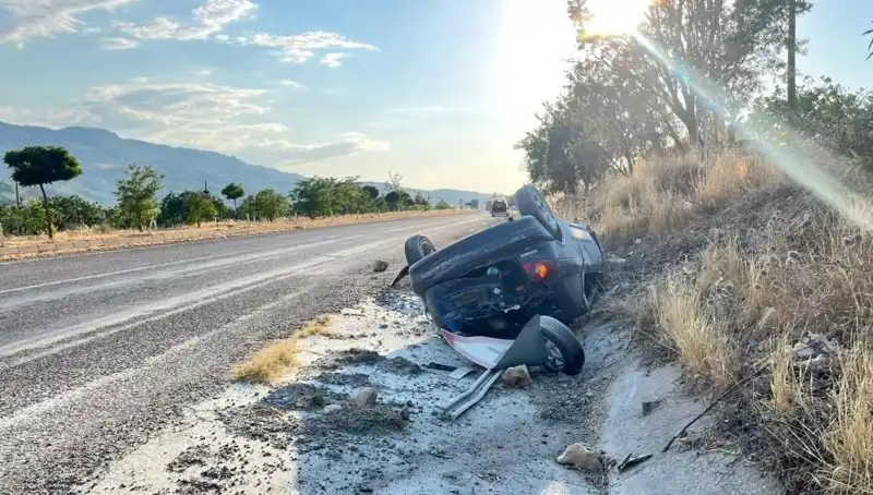Adıyaman'da Otoyolda Otomobil Takla Attı: Olay Anını Kayıt Altına Aldılar