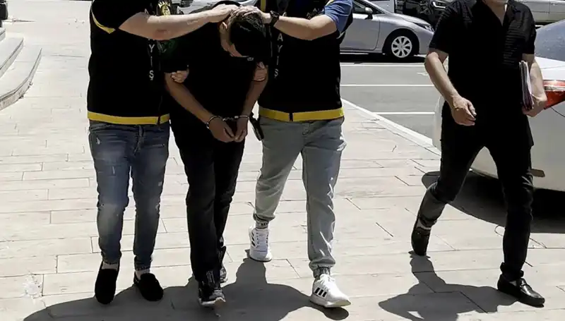 Mezarlıktaki Hırsız, Suçüstü Yakalanınca Olaylar Gelişti!