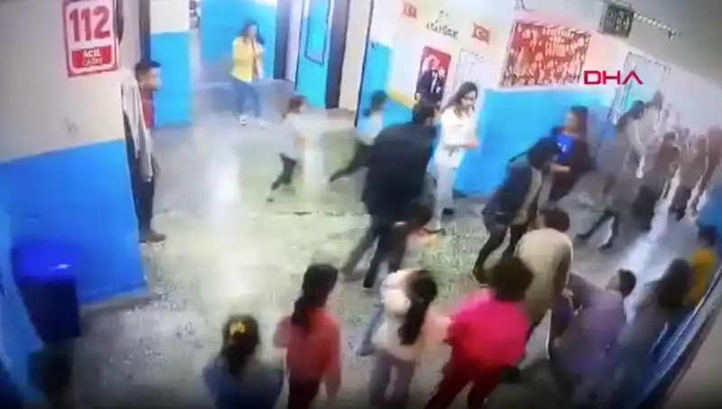 Bayılan Öğrenciyi Müdür Yardımcısı Kurtardı: O Anlar ve Detaylar
