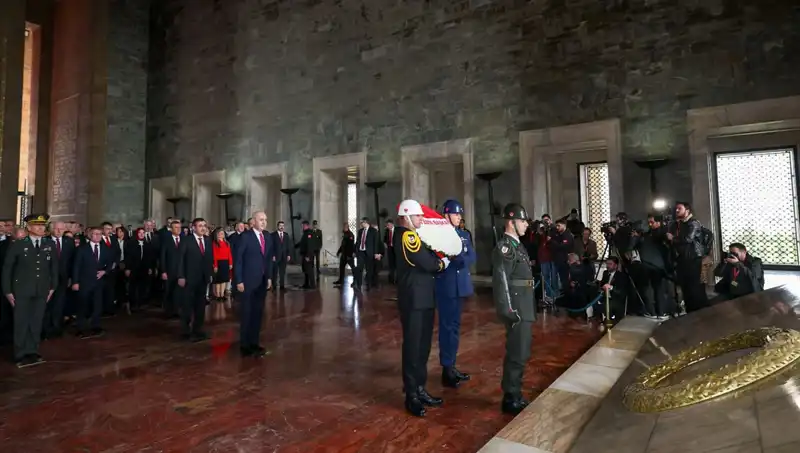 Anıtkabir'de Devlet Erkanının Duygusal Anları ve Unutulmaz Tören