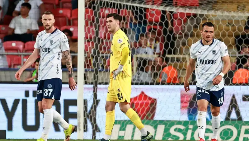 Fenerbahçe’nin Kötü Günleri: Takım Darmadağın mı Oluyor?