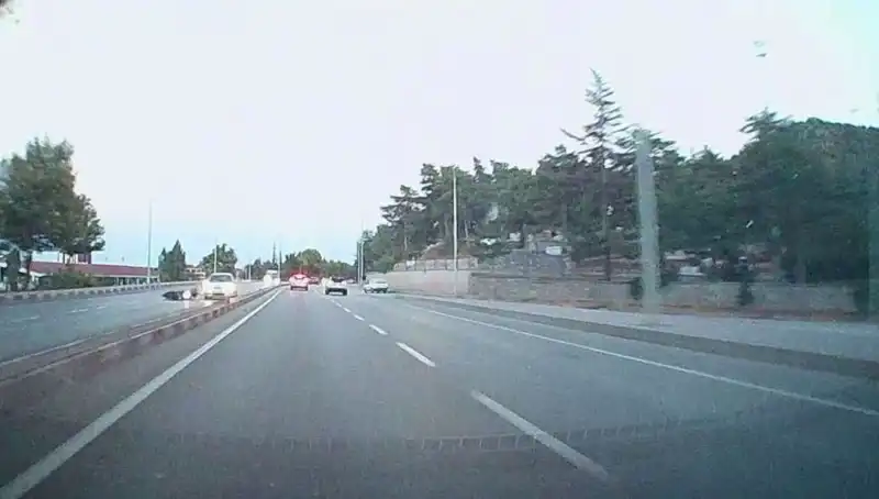 Otomobil ve Motosiklet Çarpıştı: Kaza Sonrası Şaşkınlık