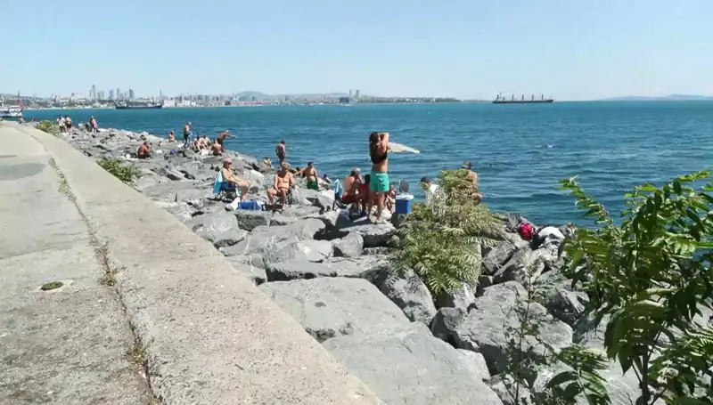 İstanbul’da Yaz Havası Geri Döndü: Sahiller Kalabalıklaştı!