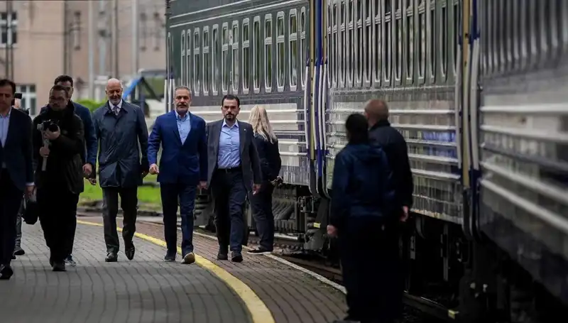 Dışişleri Bakanı Fidan, Ukrayna'da Tarihi Temaslar Gerçekleştirdi