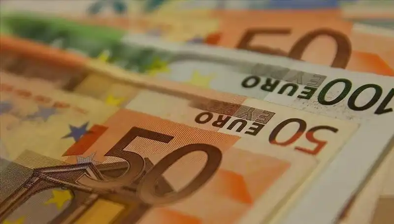 Euro'nun Zirve Yolculuğu: Neden Geriledi ve Sonrası Ne Olacak?