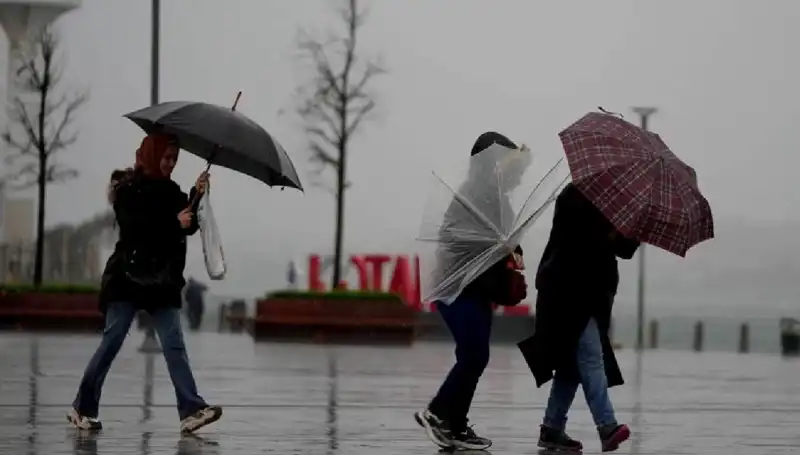 Türkiye’nin İki Bölgesine Kuvvetli Sağanak Yağış Uyarısı Yapıldı