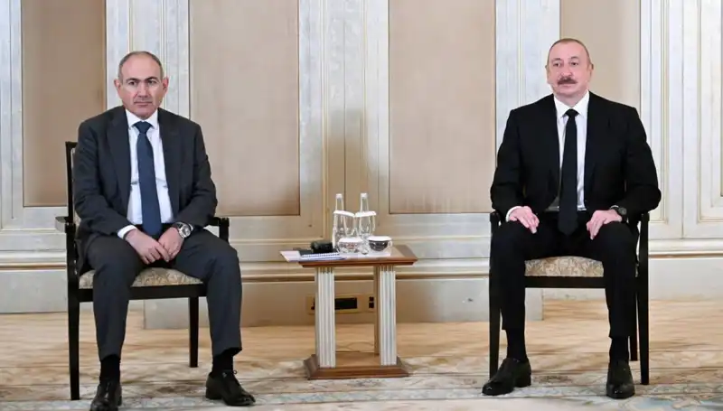 Aliyev ve Paşinyan, Abu Dabi'de Barış Anlaşması İçin Toplandı