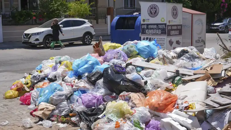 İzmir’deki Çöp Yığınlarının Sebebi ve Çözüm Önerileri Neler?