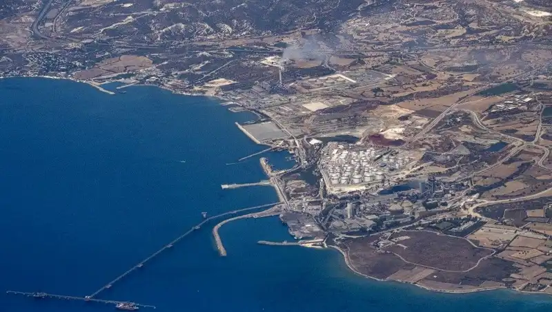 ABD Gemisi, Limasol Üzerinden İsrail'e Silah Taşıyor: Küresel Güvenlikte Yeni Gelişmeler