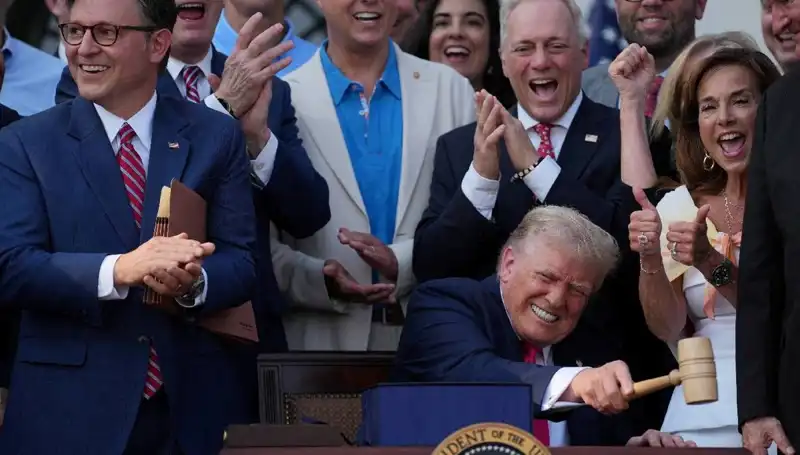 Trump, "Büyük, Güzel Yasa Tasarısı"nı İmzaladı: Neler Değişecek?