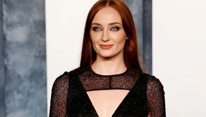 Game of Thrones Yıldızı Sophie Turner, Şok Edici Yorumla Öfkelendi!