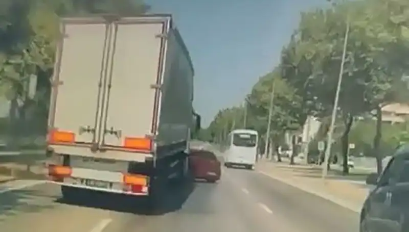 Bursa'da Kör Nokta Kazasında Feci Kaza: Bir Can Hayatını Kaybetti