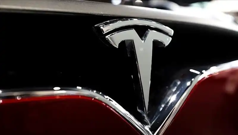 Tesla'da Karmaşa: Ucuz Model Tartışmaları ve FSD Bekleyen Kullanıcılar