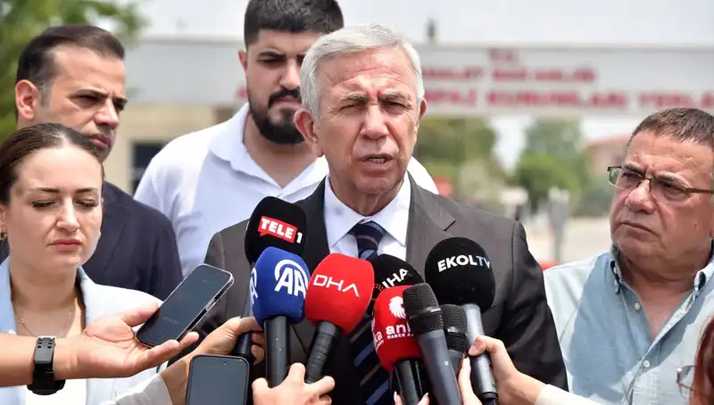 Mansur Yavaş'ın Muhittin Böcek'e Sürpriz Ziyareti: Şehirler Arası İşbirliği Hamlesi