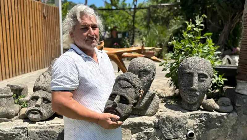 Bir Sanatçı Tarihi Eser Gibi Görünen Eşsiz Yapıtlar Yaratıyor