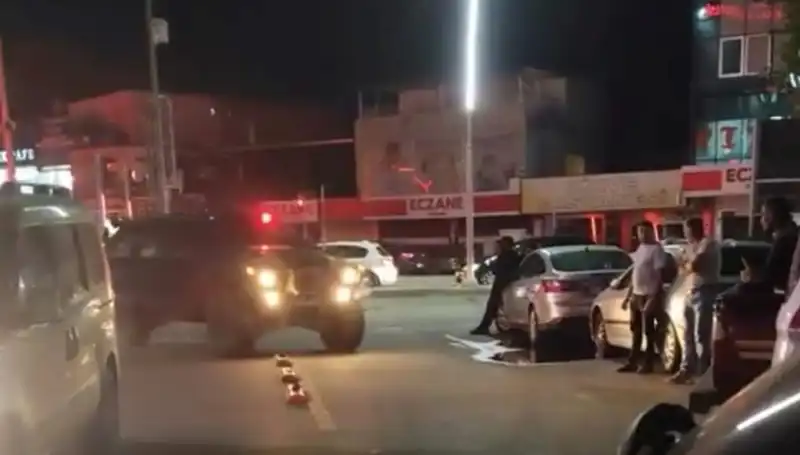 Kardeşini Öldüren Genç, Annesine Saldırdıktan Sonra Suçüstü Yakalandı