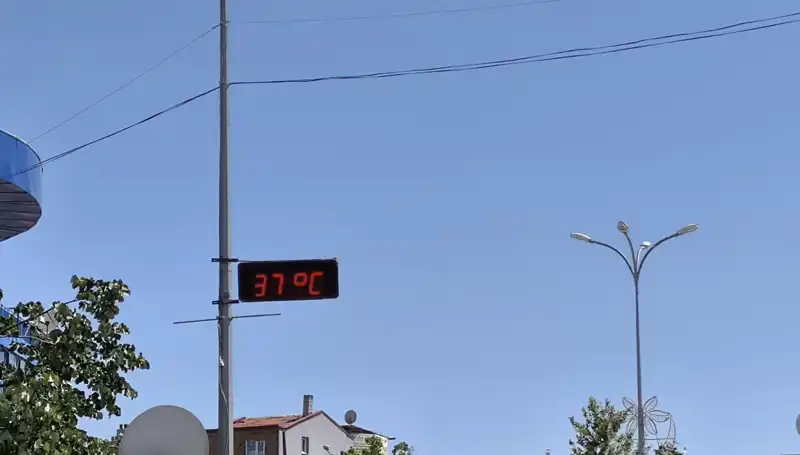 Yazın Son Günlerinde Bir İlçede Termometreler 38 Dereceyi Geçti