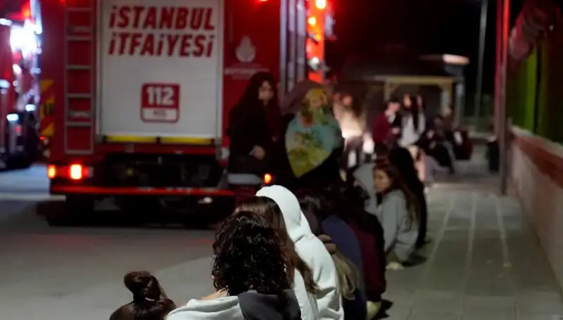 Kız Öğrenci Yurdunda Yangın! 2500 Kişilik Yurt Tahliye Edildi