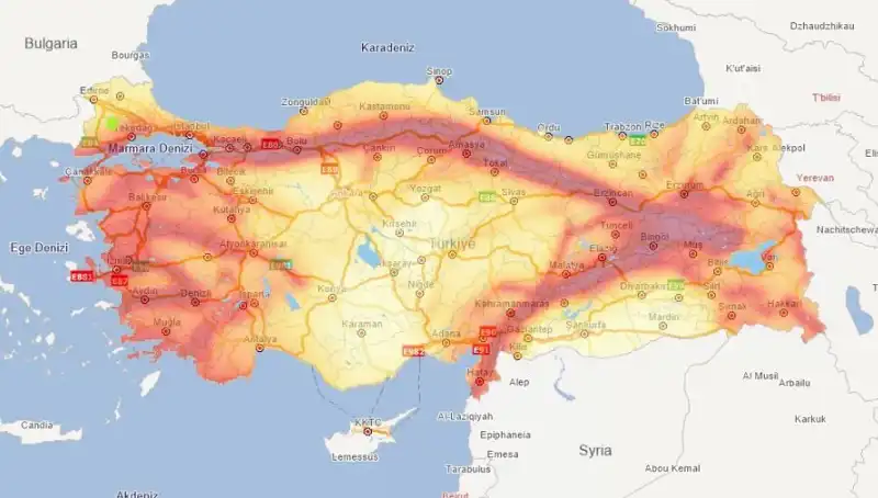 2025 MTA Fay Haritası: Türkiye'nin 45 İlinde Deprem Riski Hangi Yüzdeyle Artıyor?