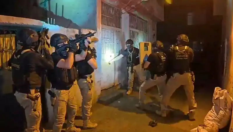 İstanbul'da DAEŞ Operasyonu: 18 Kişi Gözaltında, Terör tehdidi Aşılır mı?