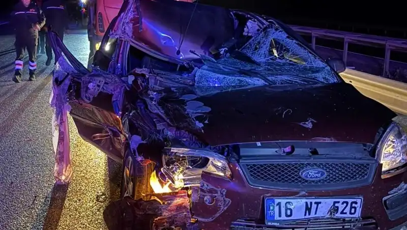 Afyonkarahisar'da TIR ve Otomobil Çarpıştı: 4 Yaralı, Kaza Anı Dikkat Çekti