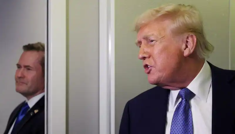 Trump, Mike Waltz'u Görevden Alma Kararını Yanlışlıkla Sızdırdı!
