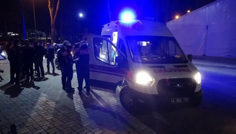 Parkta Silahlı Çatışma: İki Gruplar Arasında Kanlı Hesaplaşma!