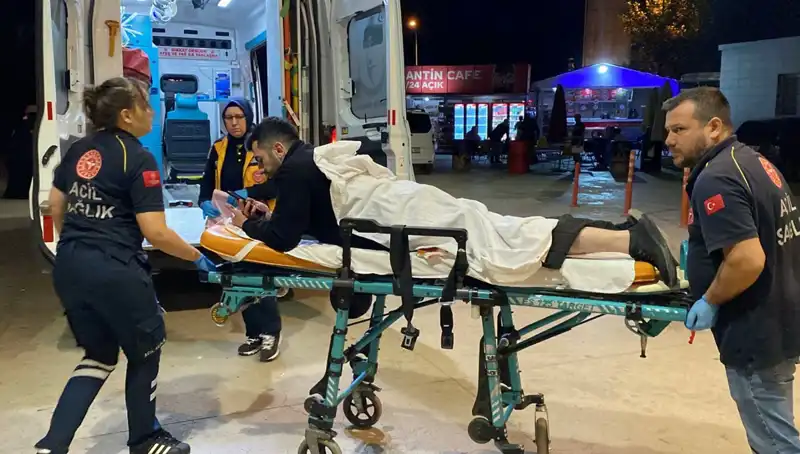 Çiftçi Kavga Etti, Bacağından Bıçaklanarak Hastaneye Kaldırıldı
