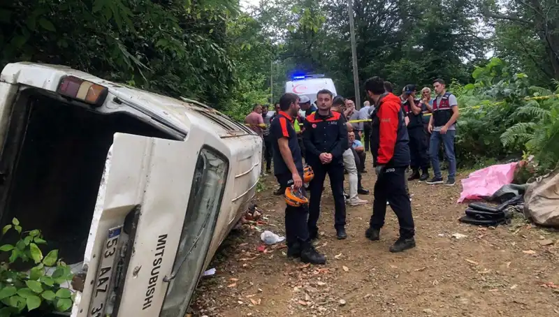 Rize'deki Minibüs Kazasında İki Hayat Kaybı, Üç Yaralı