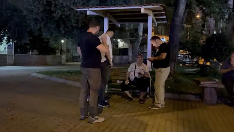 Kısmi Görme Kaybı Olan Adamın Telefondan Olması Şok Etti