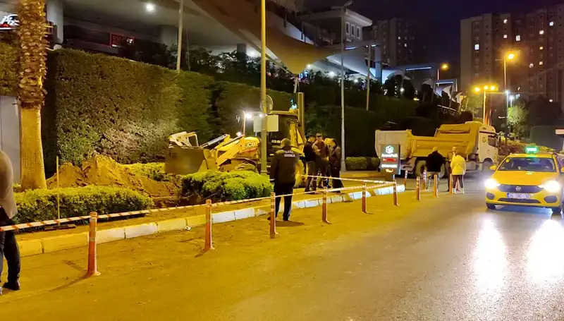 AVM Girişinde Doğalgaz Alarmı: Fırtına Öncesi Panik Atmosferi