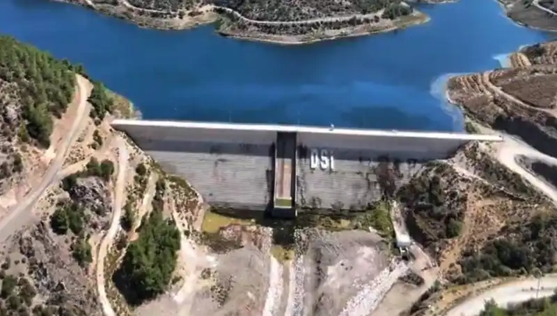 Çeşme'nin Su Hasreti Son Buluyor: Kesintiler Tarih Oluyor!