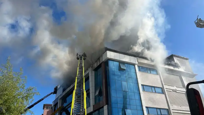 Esenyurt'taki Tekstil Atölyesinde Korkutan Yangın: 5 Yaralı