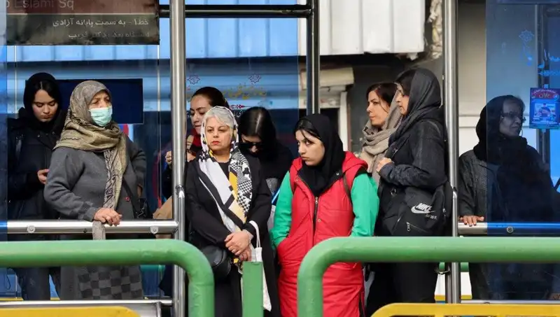 İranlıların Sosyal Medya Serüveni: Tweet Atma Arzusuyla Yanıp Tutuşuyorlar