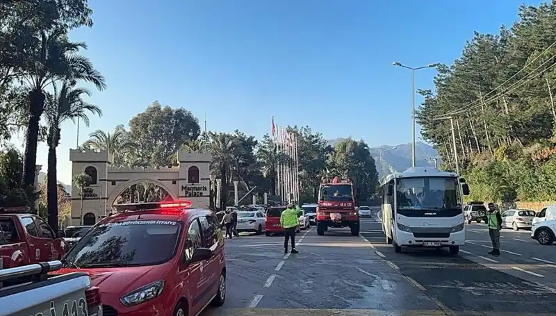 Muğla'daki Beş Yıldızlı Otelde Yangın: Tatilciler Panik İçinde Alevlerden Kurtuldu!