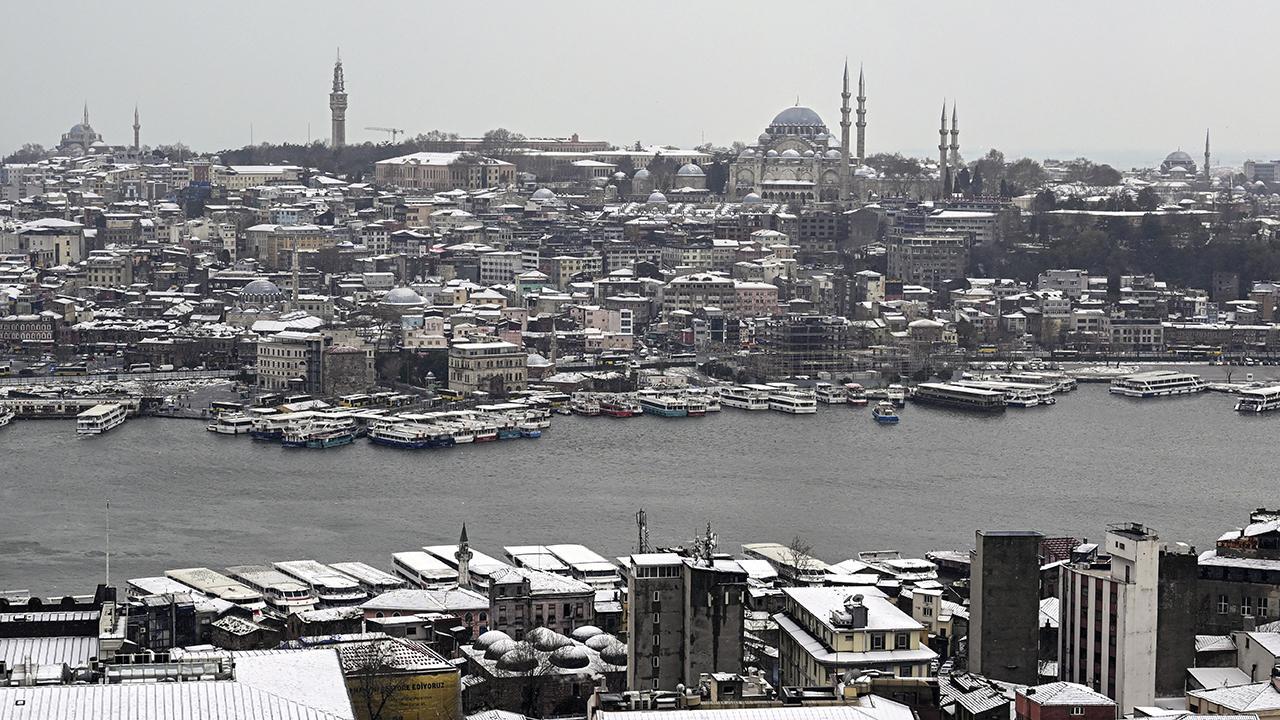 İstanbul'da Kışın İlk Kar Yağdı