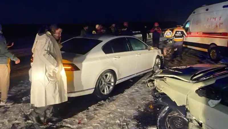 Aksaray'da Feci Zincirleme Trafik Kazası: 15 Yaralı Var!