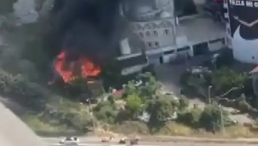 Kağıthane'de Korkutan Yangın: Dumanlar Gökyüzünü Sararken Halk Panikledi