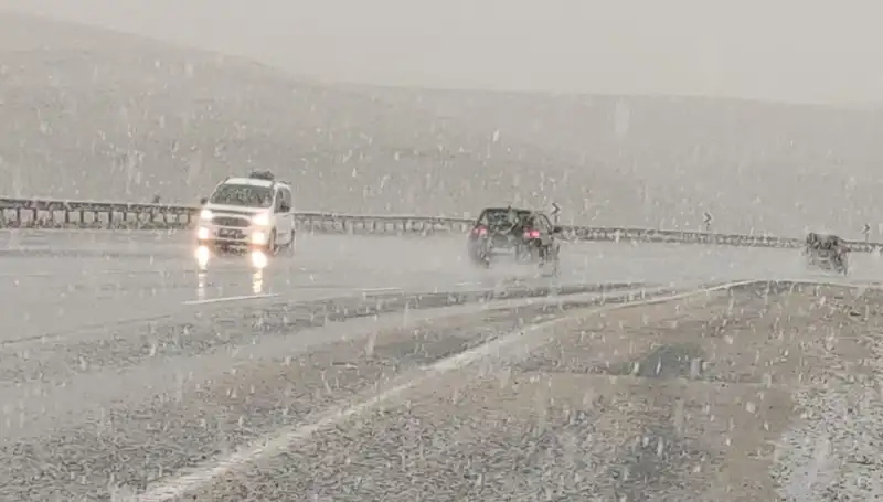 Nisan Ayında Kar Sürprizi: Baharı Beklerken Soğuk Havaya Dikkat!