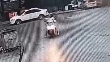 İstanbul'da Alışveriş Merkezine Ateş Açıldı: Panik İçinde Kaçış!