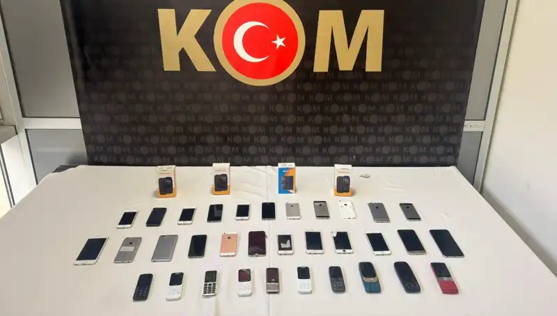 Gümrük Kaçağı Cep Telefonları Operasyonuyla Suçlular Yakalandı!