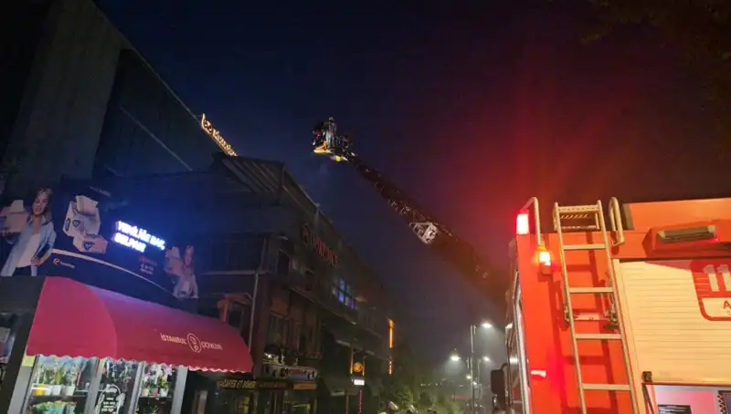 Beşiktaş'ta 3 Katlı Restoranda Korkutan Yangın: Olay Anı ve Sonrası