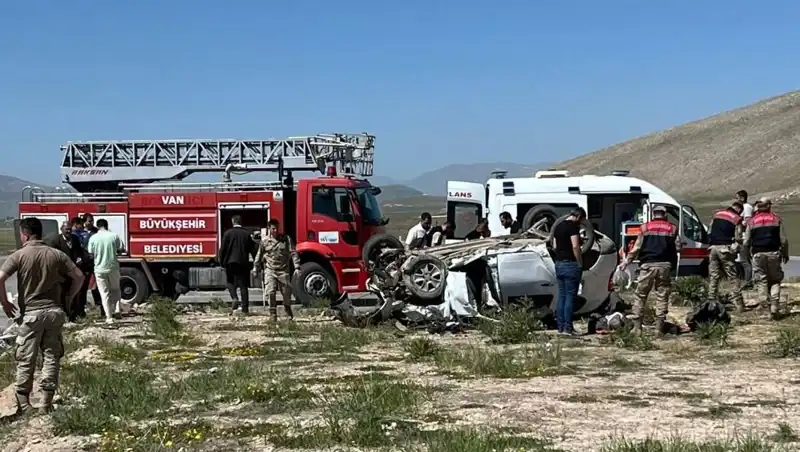 Van’da Feci Trafik Kazası: 4 Can Gitti, 2 Yaralı